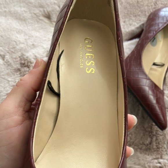 GUESS DARK RED LEATHER HELLS SHOES SIZE 7 M - Picture 8 of 11